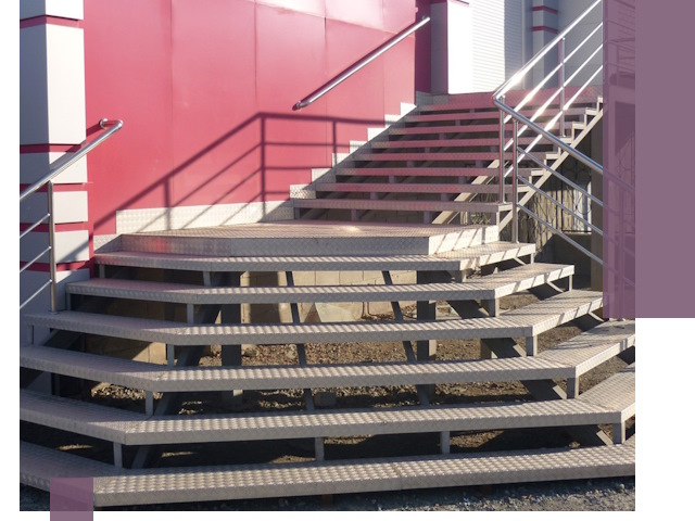 Лестницы для магазина в Сатке — изготовление и монтаж