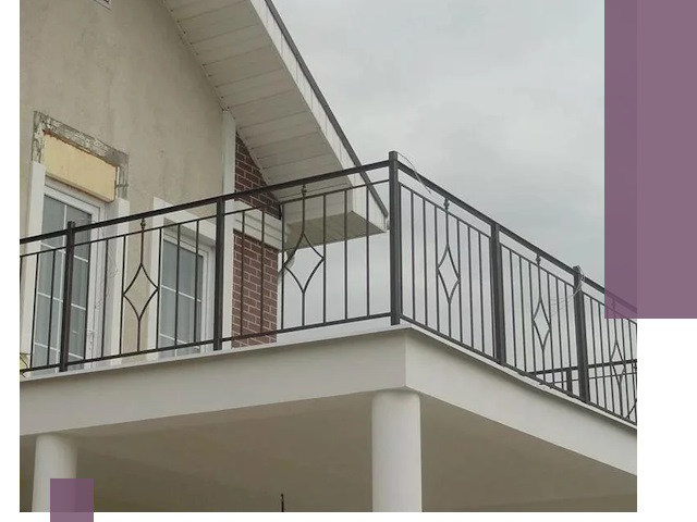 Изготовление балконных ограждений в Сатке из металла и стекла