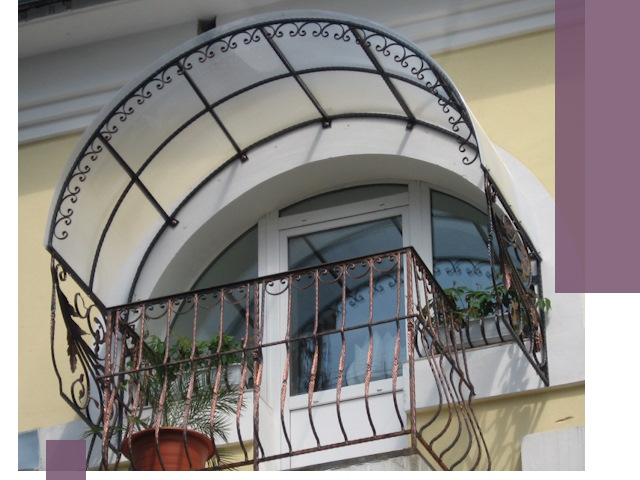 Козырьки над балконом в Сатке — изготовление и монтаж