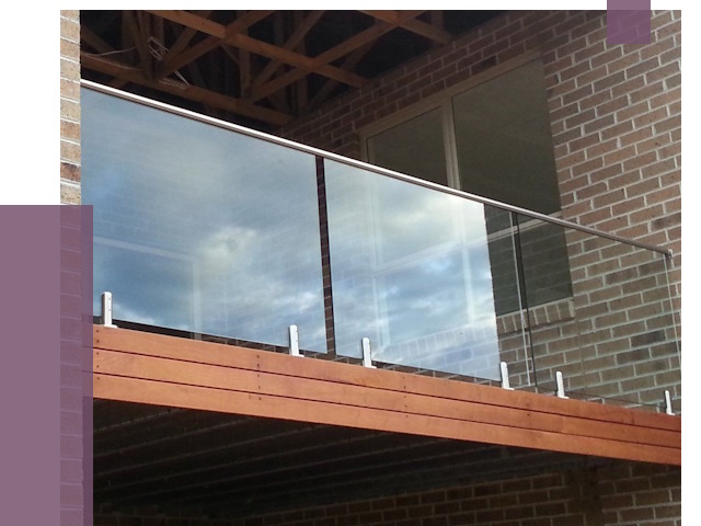 Стеклянные парапеты на крыше и террасе в Сатке от 11637 руб. | ПРОЛЁТ-Стк